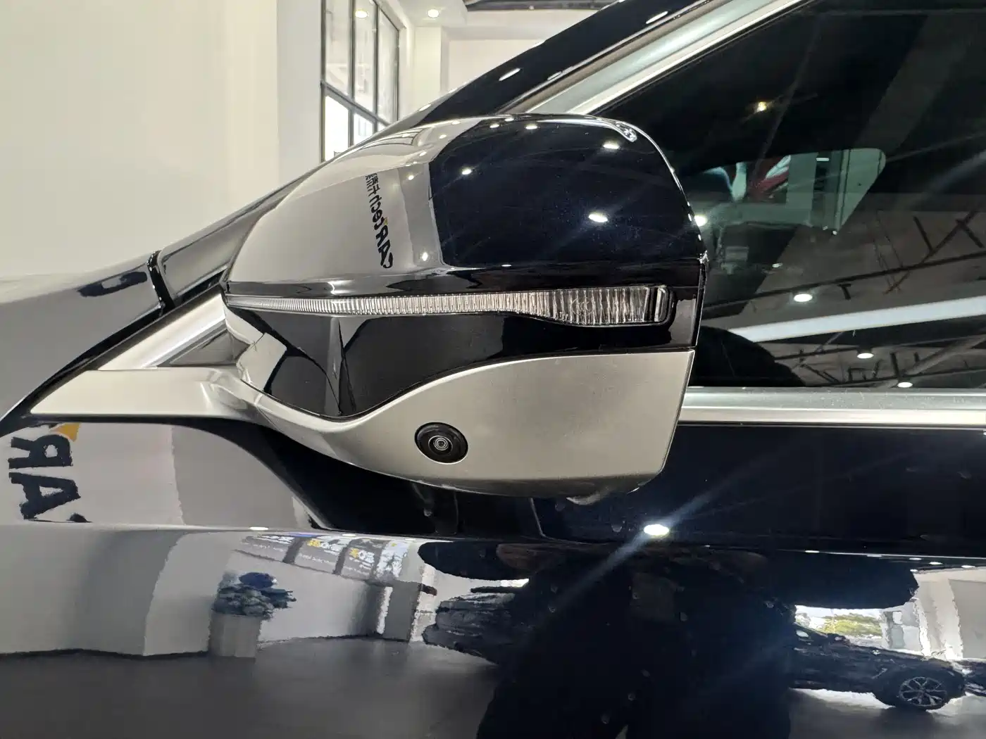 BMW 5 Series 2025 530Li Leading M Sport Package фото 16