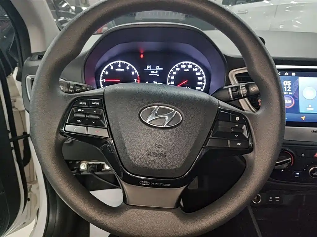 Hyundai Verna 2016 1.4L Automatic Cool Edition GLS фото 11