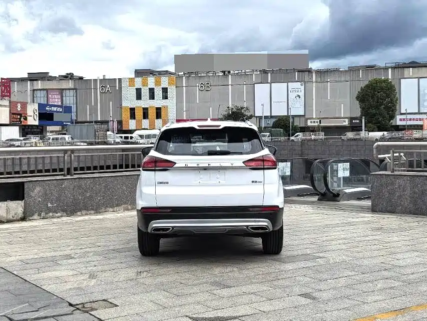 Photo 3 - Geely Atlas