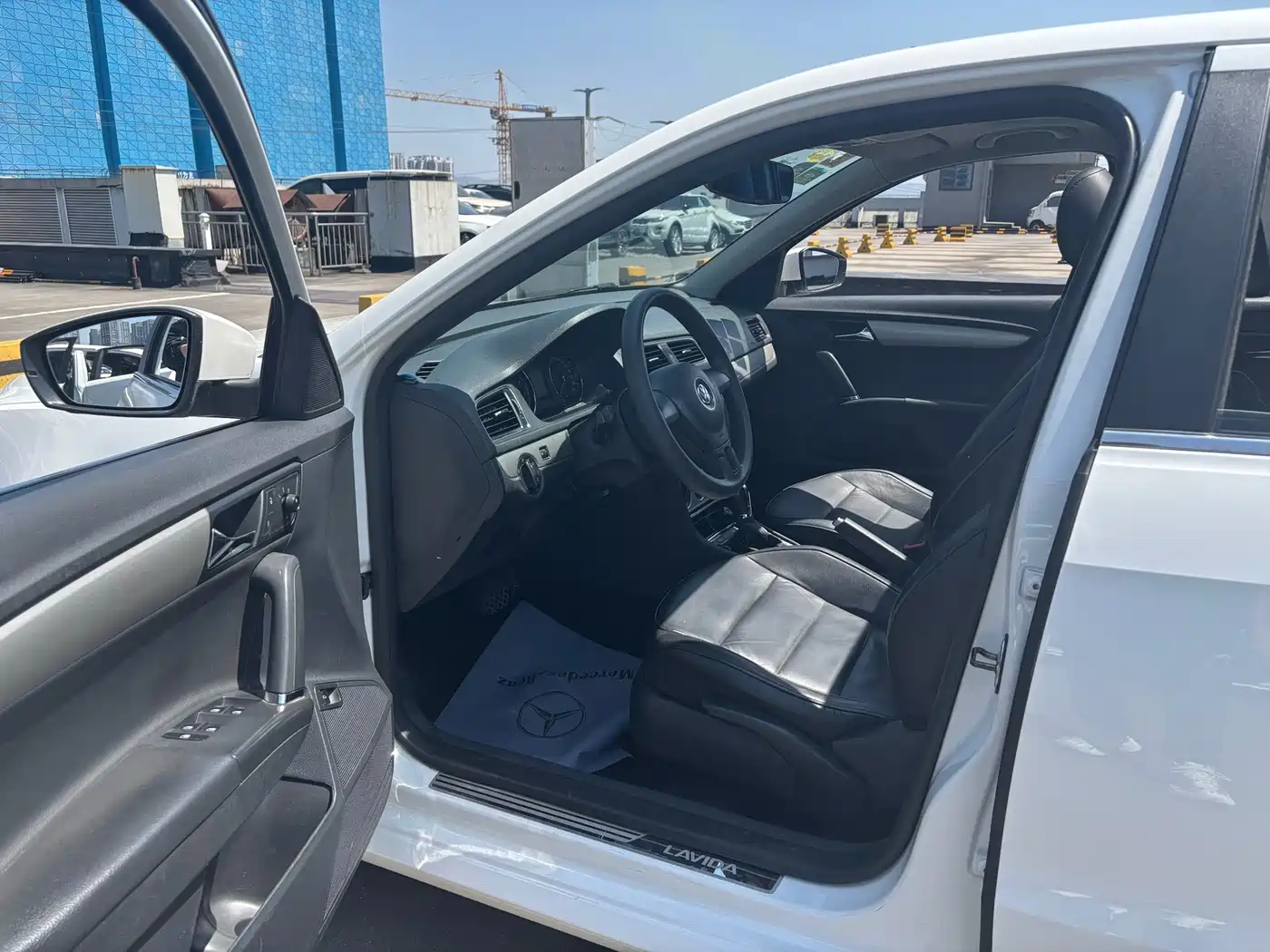 Volkswagen Lavida 2013 Facelift Classic 1.6L Automatic Comfort фото 4