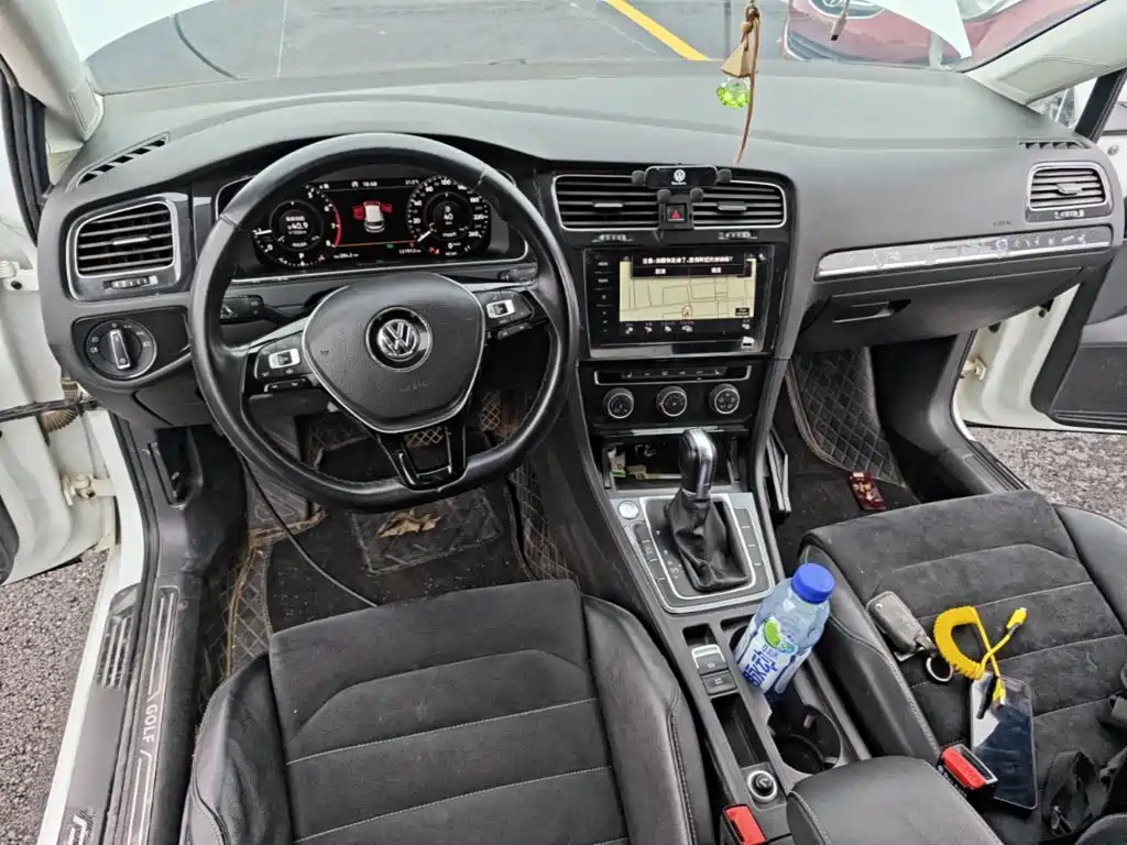 Photo 10 - Volkswagen Golf