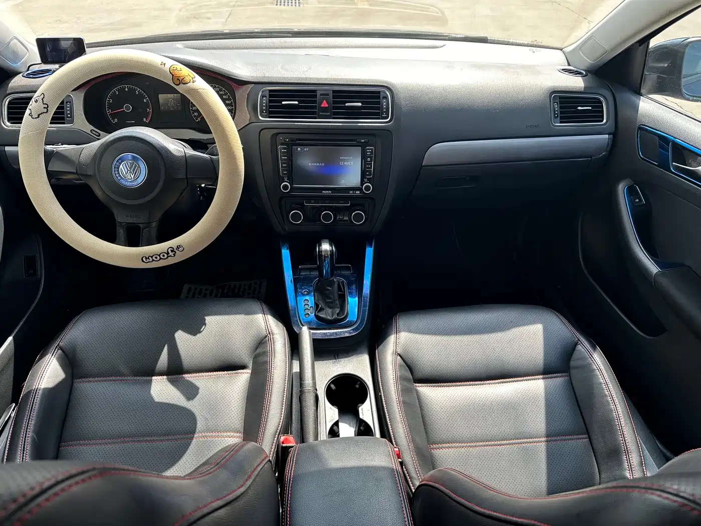 Volkswagen Sagitar 2014 1.6L Automatic Fashion фото 8