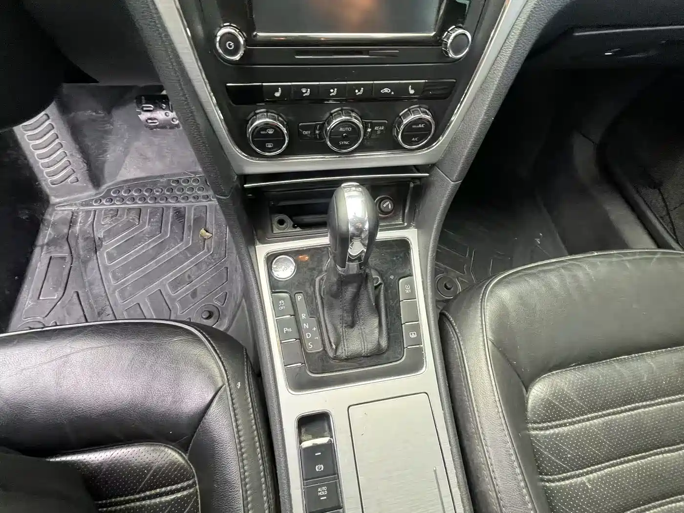 Volkswagen Passat 2015 1.8TSI DSG Prestige Edition фото 12