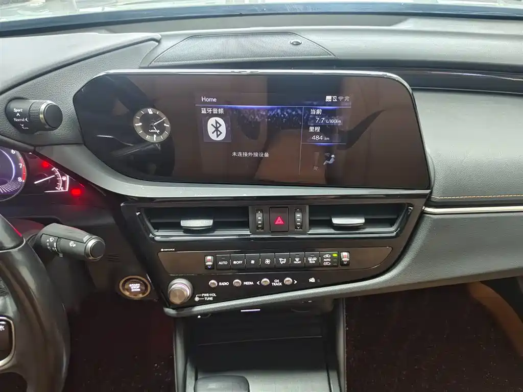 Lexus ES 2021 200 Excellence Edition фото 11