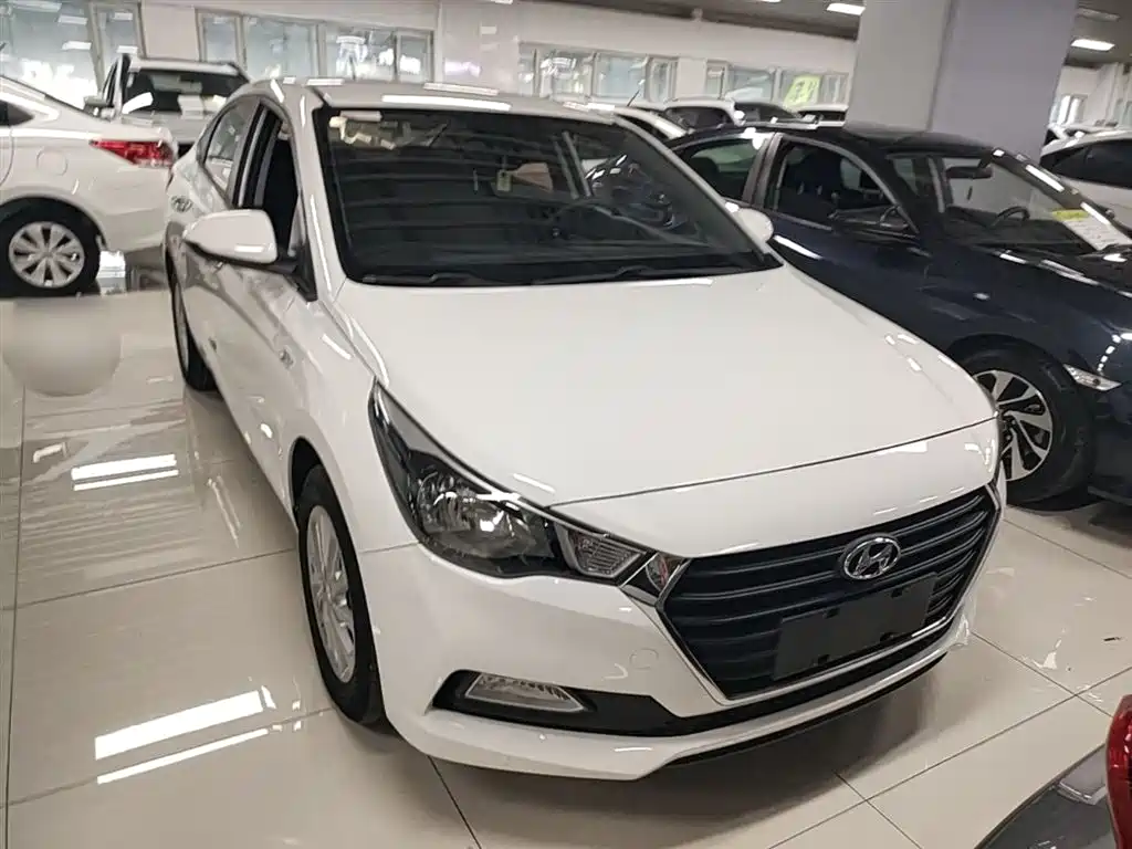 Hyundai Verna 2016 1.4L Automatic Cool Edition GLS фото 4