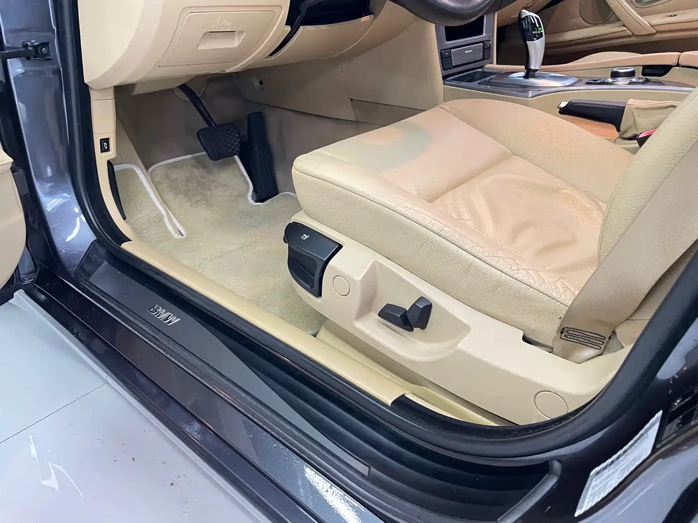 BMW 5 Series 2009 520Li Premium фото 29