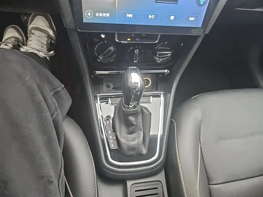 Volkswagen Bora 2018 1.5L Automatic Comfort фото 10