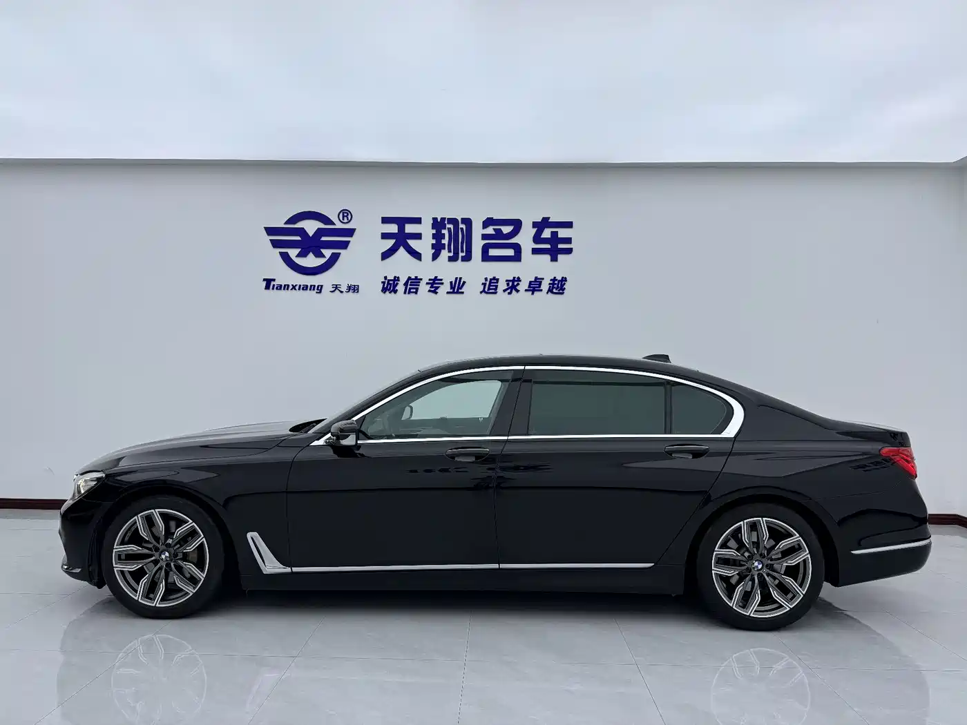 BMW 7 Series 2016 730Li Leading фото 4