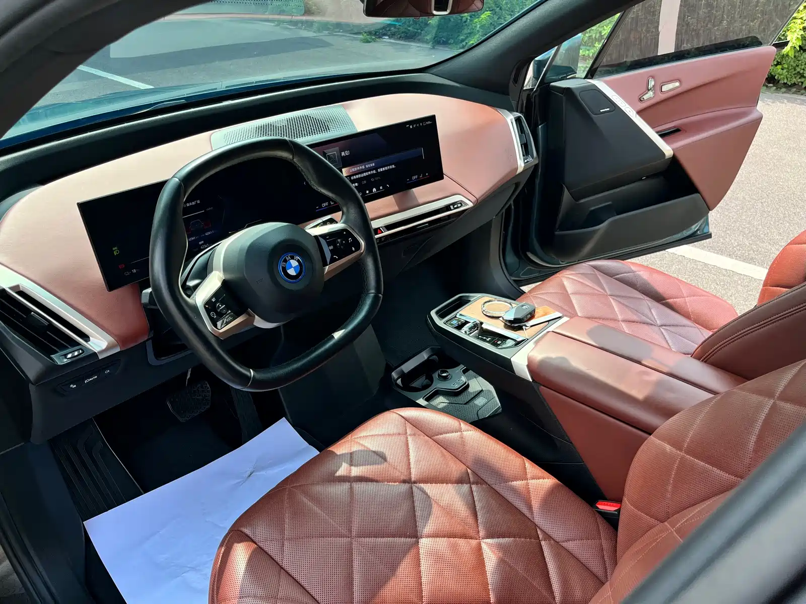 Фото 13 - BMW iX
