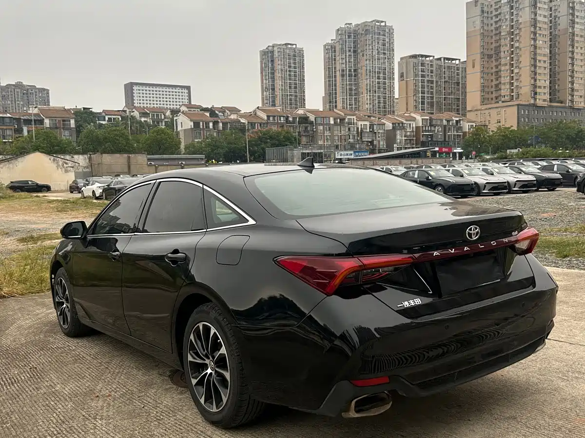 Фото 7 - Toyota Avalon