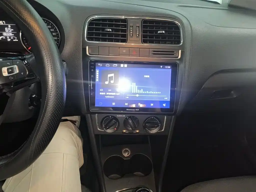 Volkswagen Polo 2016 1.6L Manual Comfort фото 13