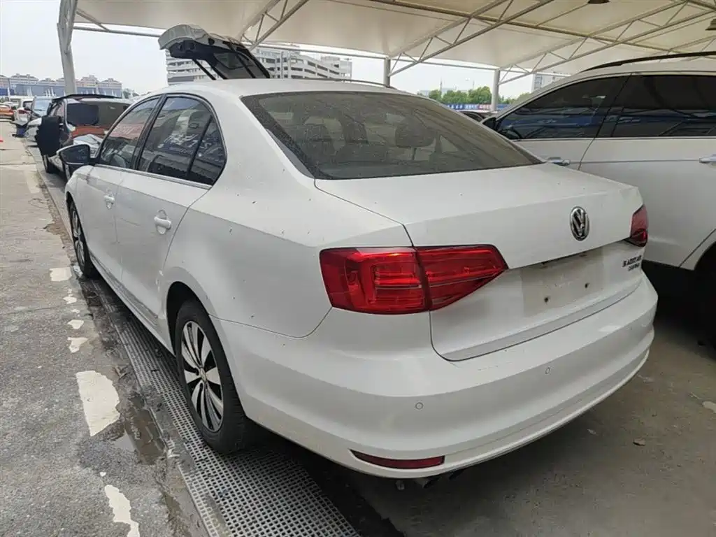 Volkswagen Sagitar 2015 230TSI Automatic Luxury фото 5