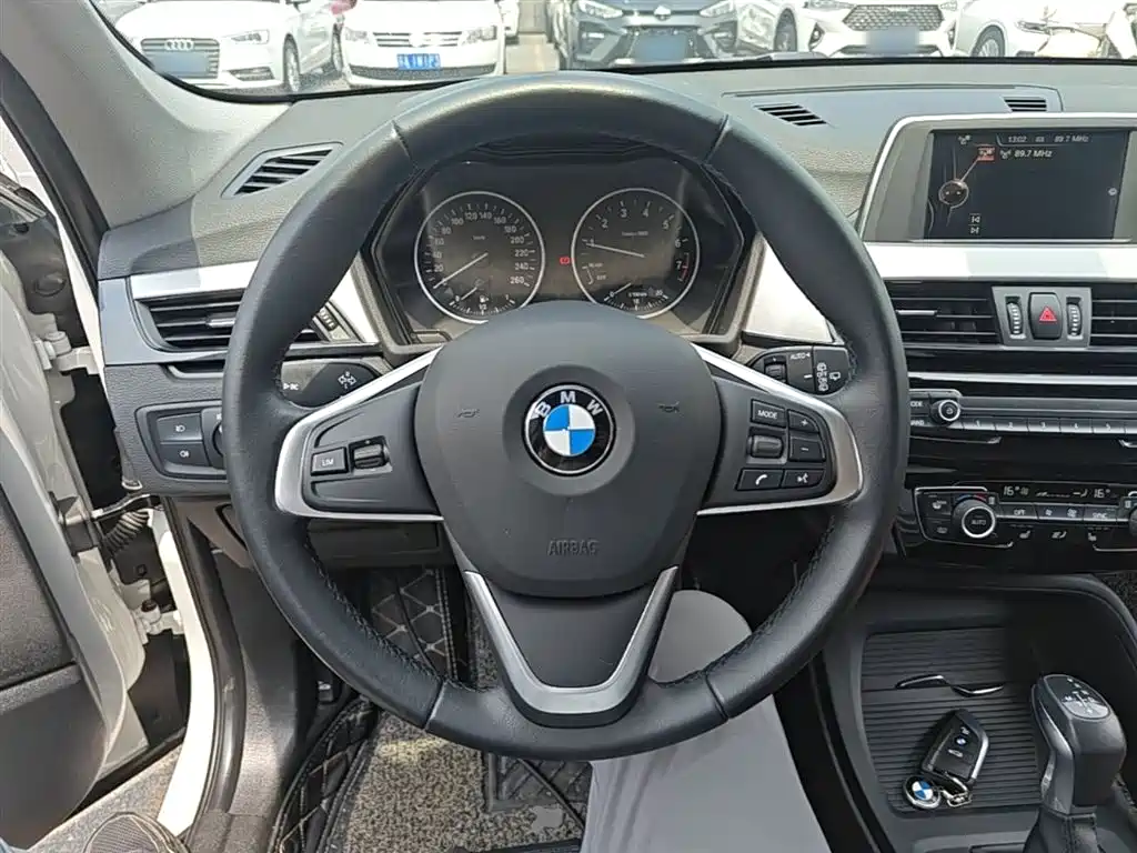 BMW X1 2016 sDrive18Li Premium Model фото 11