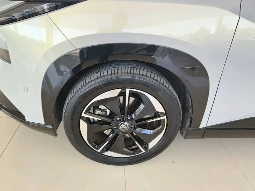 Фото 23 - Toyota bZ3X