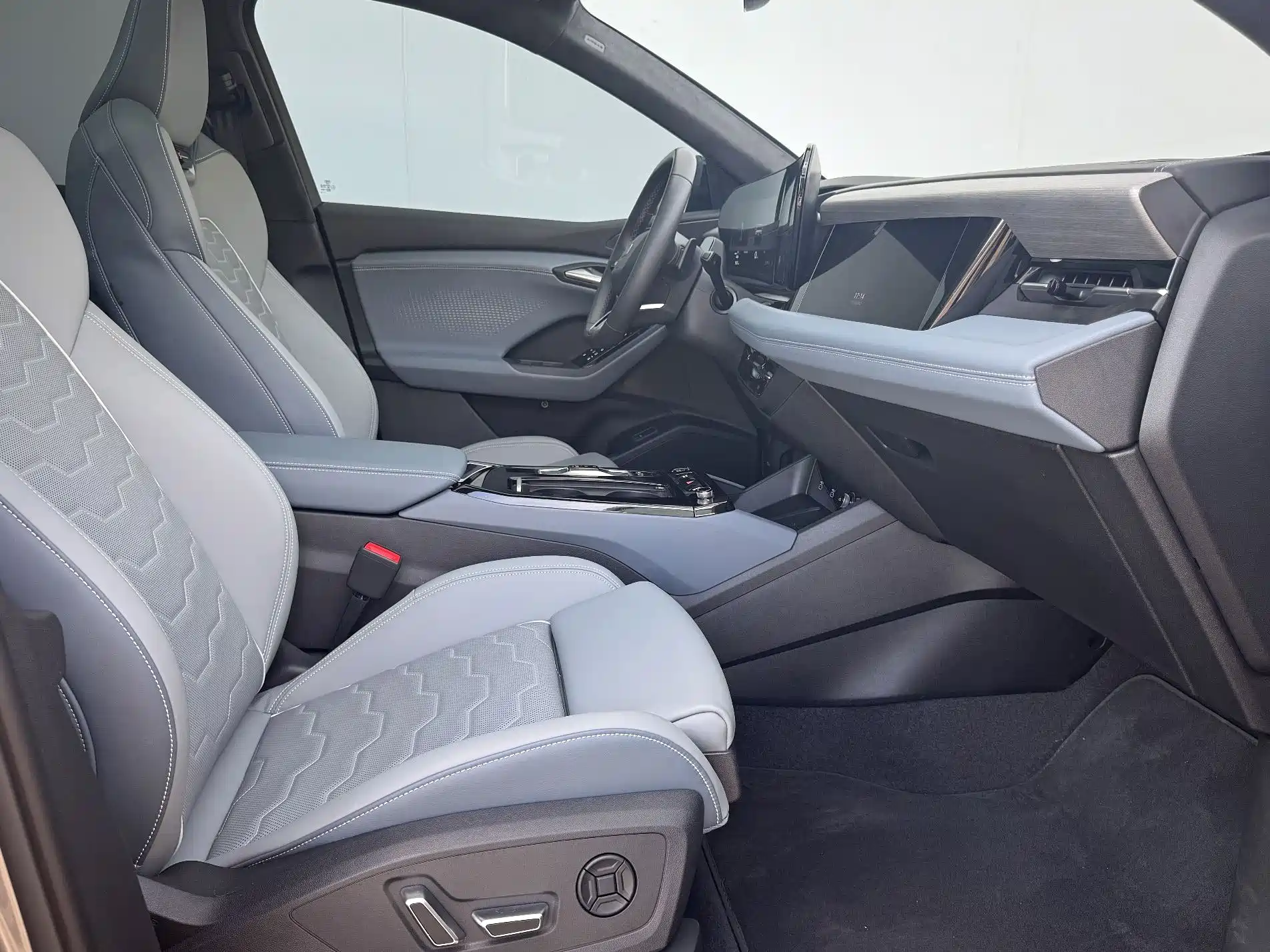 Фото 8 - Audi Q6L e-tron