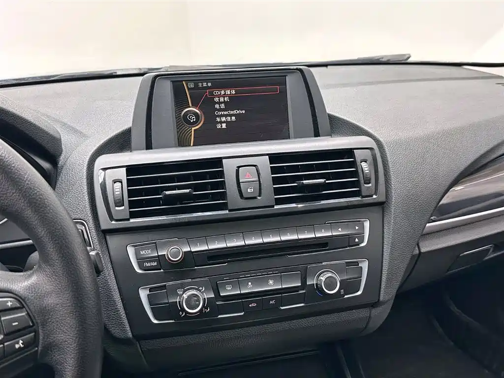 BMW 1 Series (Import) 2013 Facelift 116i Urban Model фото 12