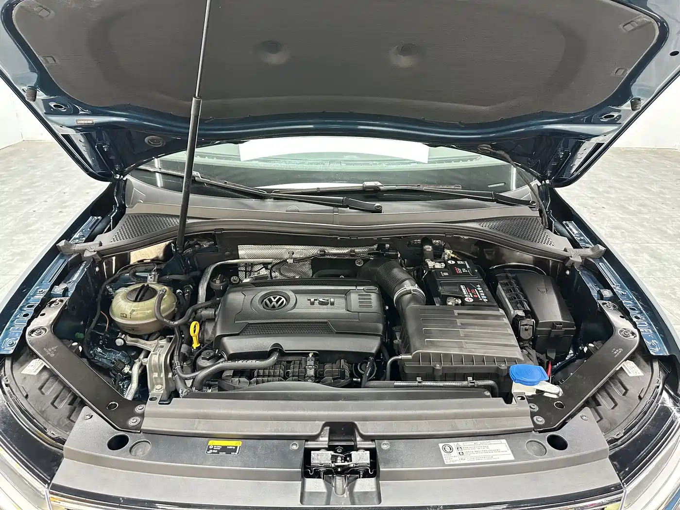 Volkswagen Tiguan L 2022 380TSI Automatic 4WD R-Line Cross Edition 7-Seater фото 15