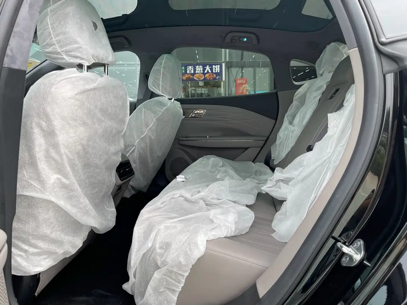 Geely Galaxy Galaxy Xingyao 8 2025 Model 130km EM-i Flagship Edition фото 6