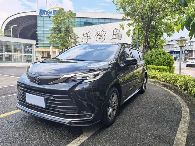 Toyota Sienna 2.5L, гибрид, Комфорт