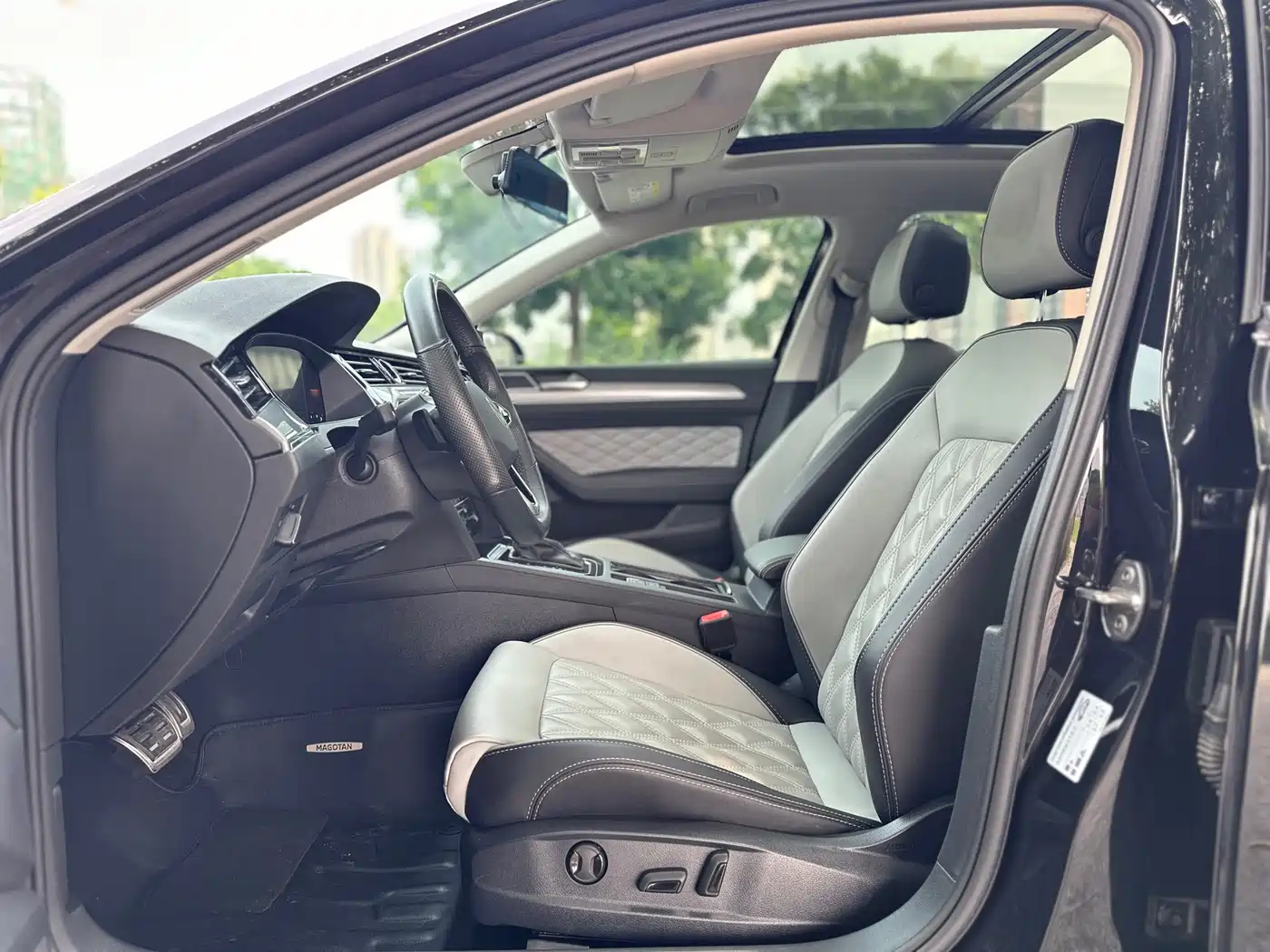 Volkswagen Magotan 2023 2 Million Units Anniversary Edition 330TSI DSG Leading Type фото 10