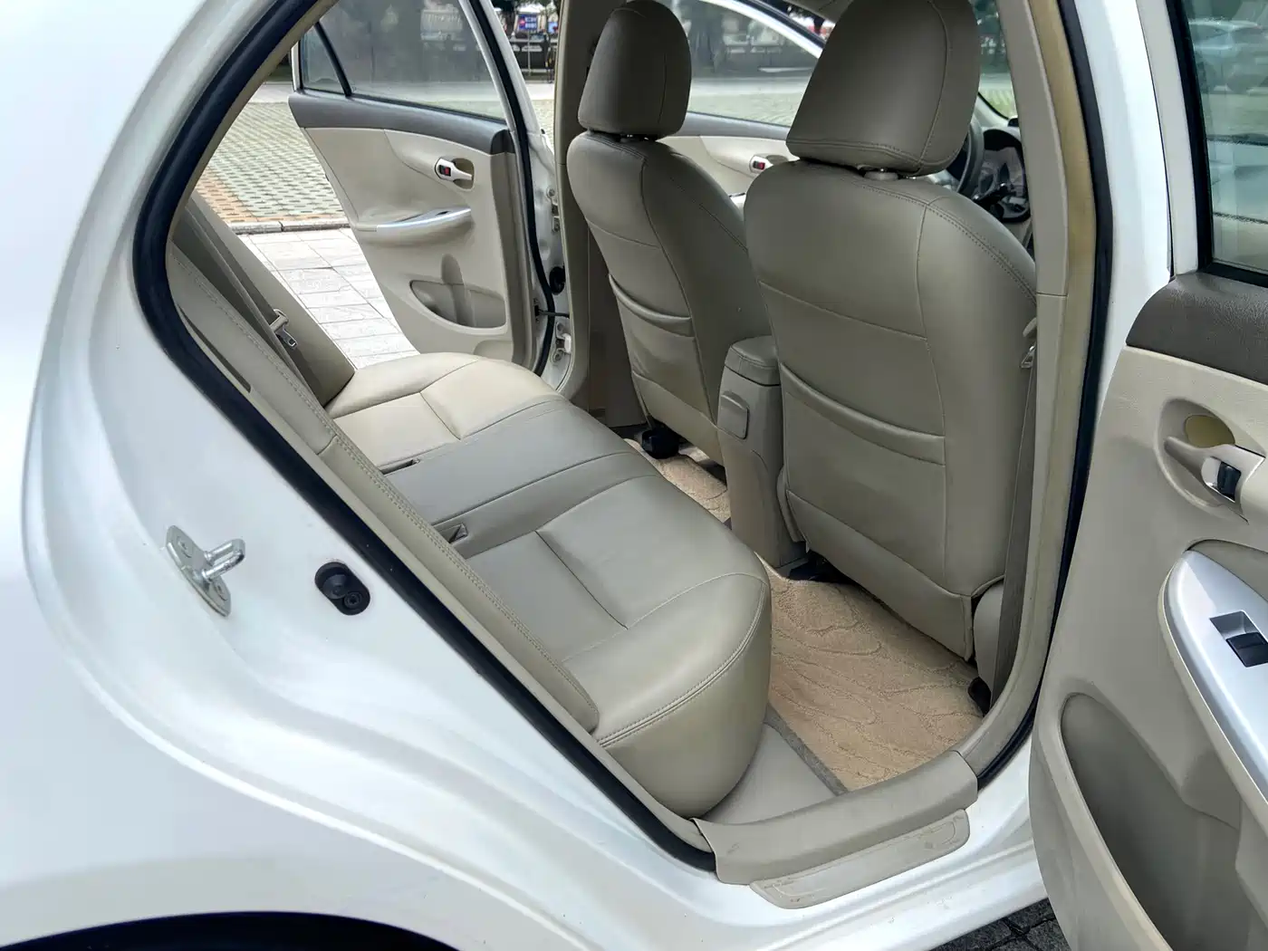 Toyota Corolla 2009 1.6L Manual GL Sunroof Special Edition фото 11
