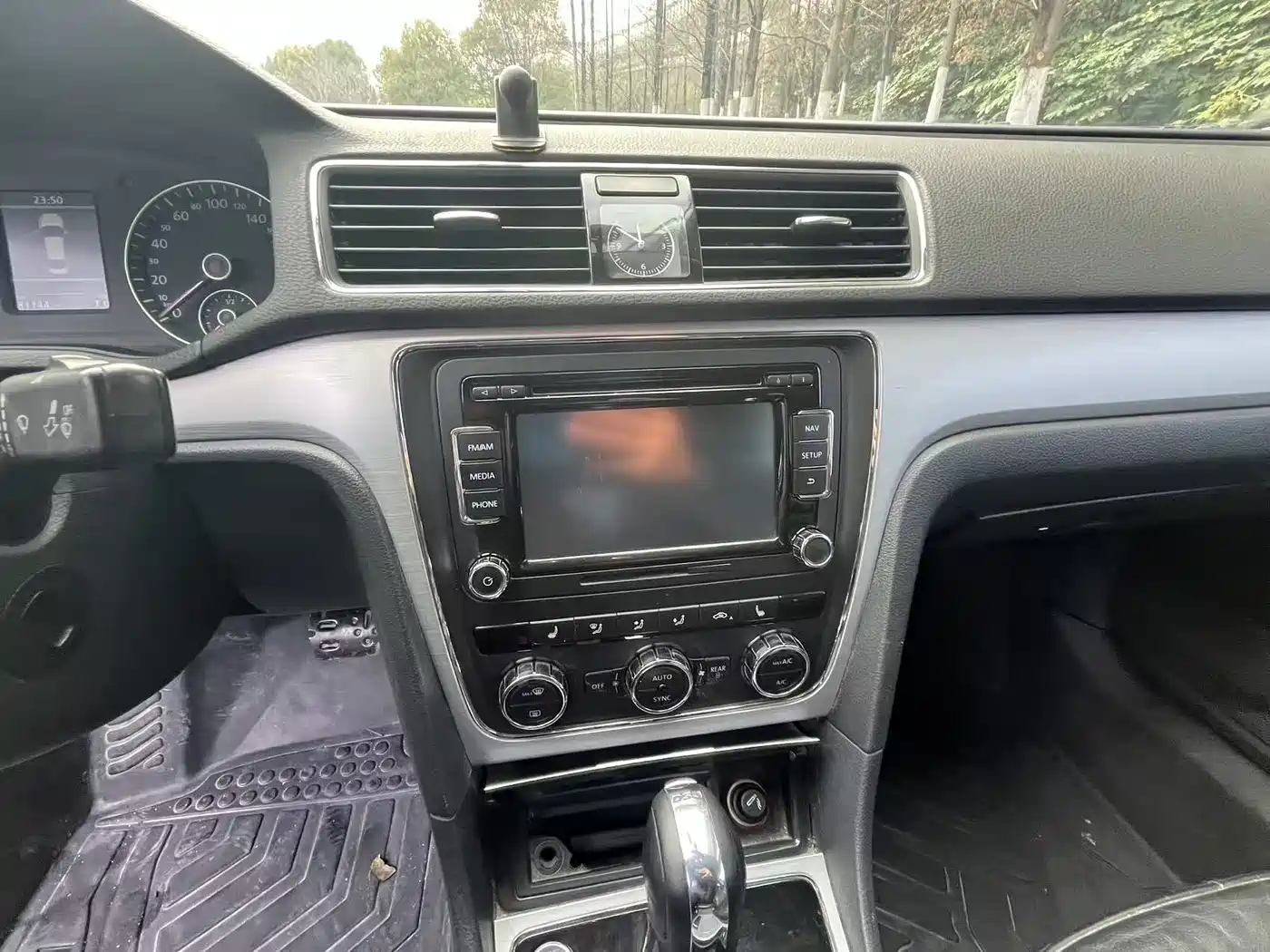 Volkswagen Passat 2015 1.8TSI DSG Prestige Edition фото 13