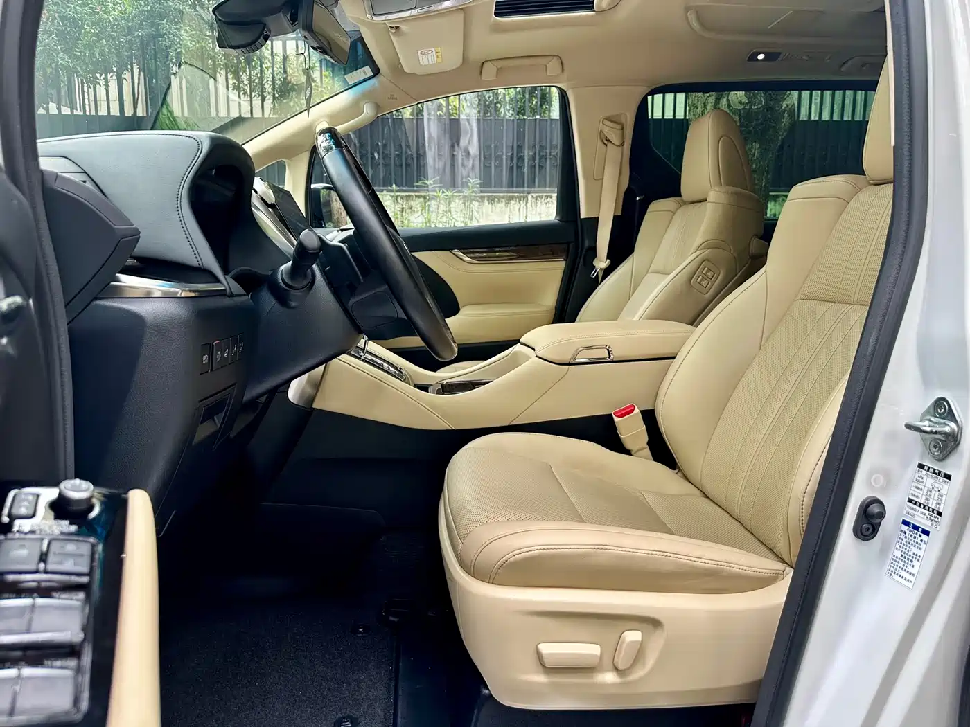 Toyota Alphard 2021 Hybrid 2.5L Premium фото 19
