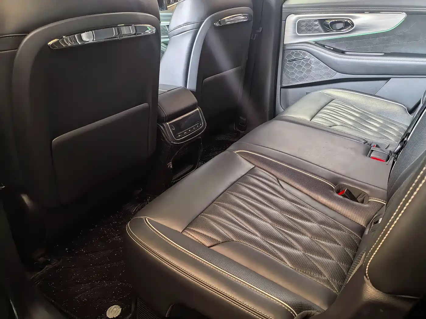 GAC Trumpchi Trumpchi GS8 2022 Dual Engine Series 2.0TM 2WD Premium Edition (7-Seater) фото 8