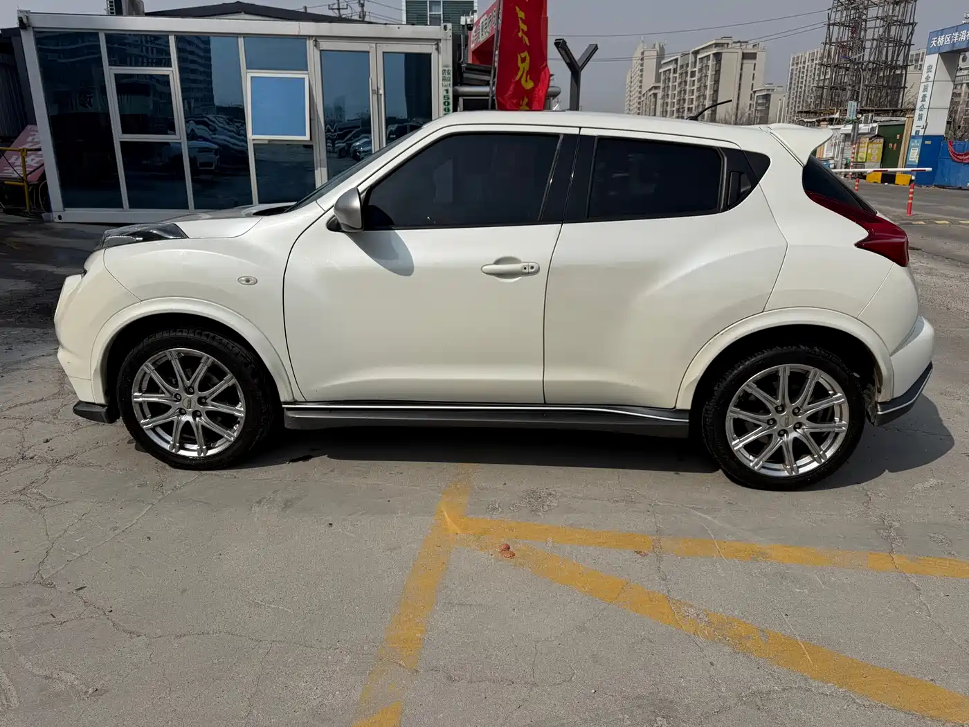 Infiniti ESQ 2015 2014 1.6L Premium Edition