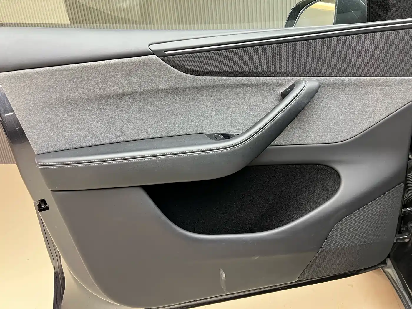 Tesla Model Y 2026 2025 Rear-Wheel Drive