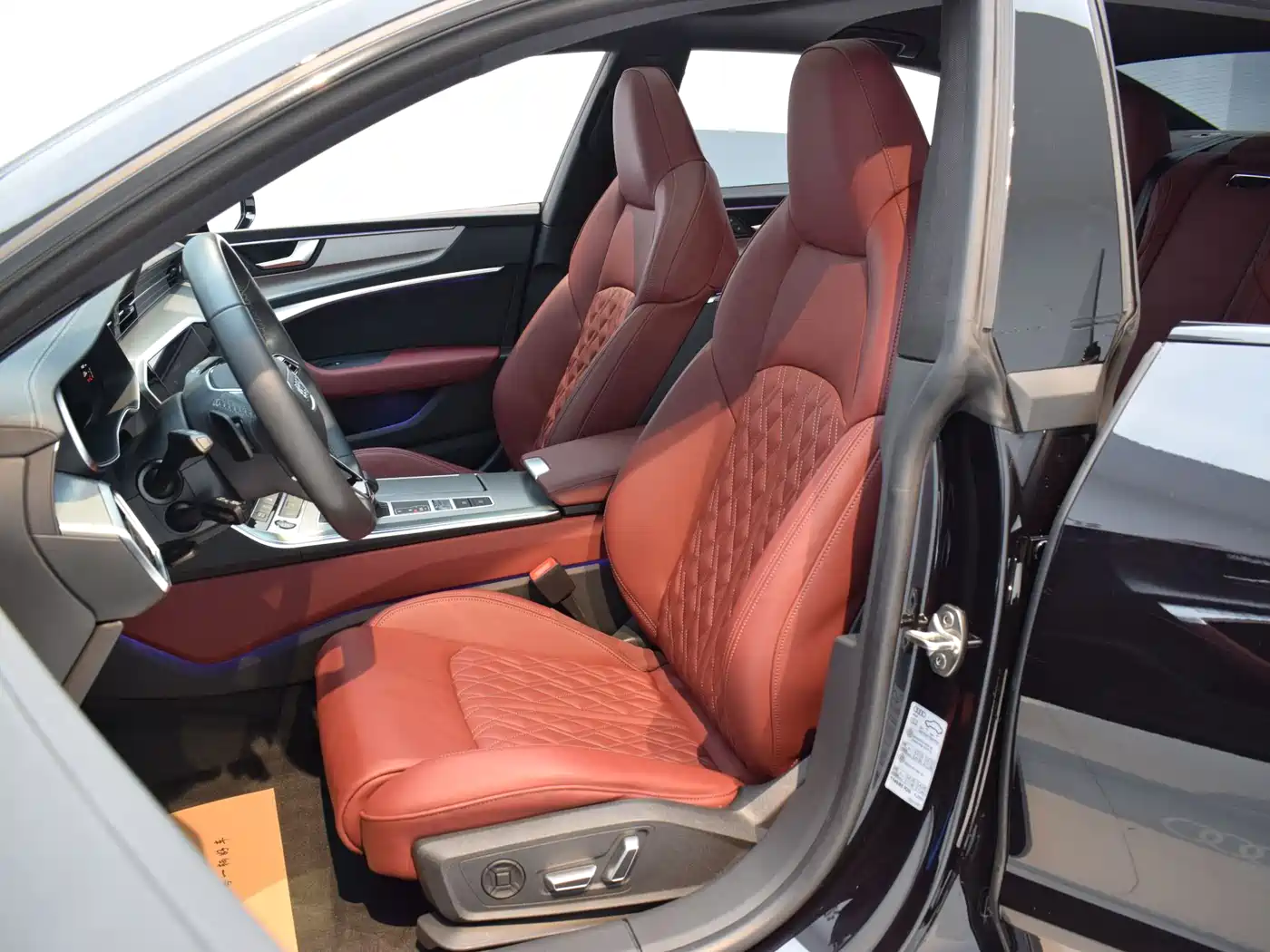 Audi A7L 2024 45 TFSI quattro S-line Black Warrior Edition фото 18