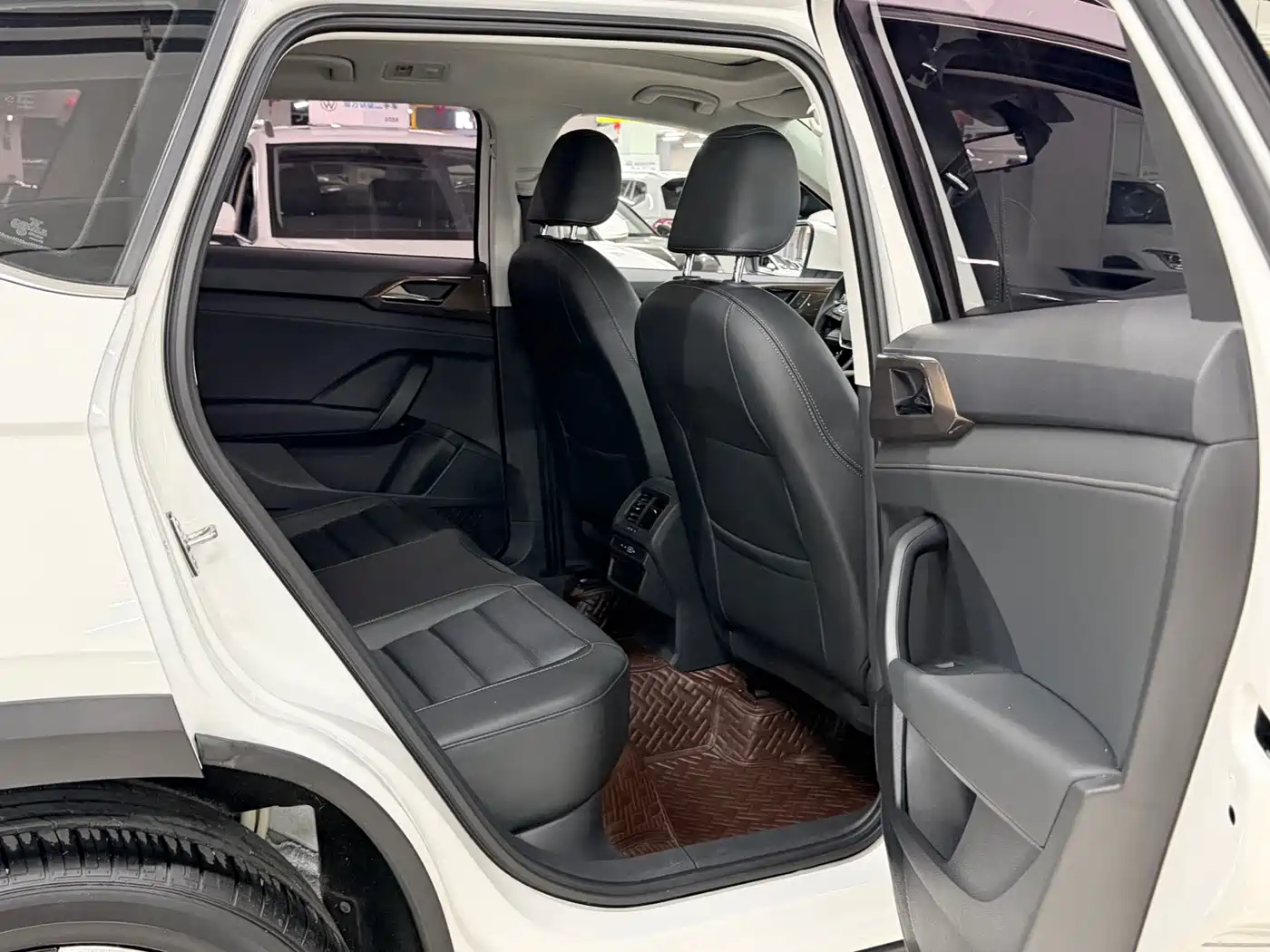 Volkswagen Tharu 2022 280TSI FWD Luxury Edition фото 12