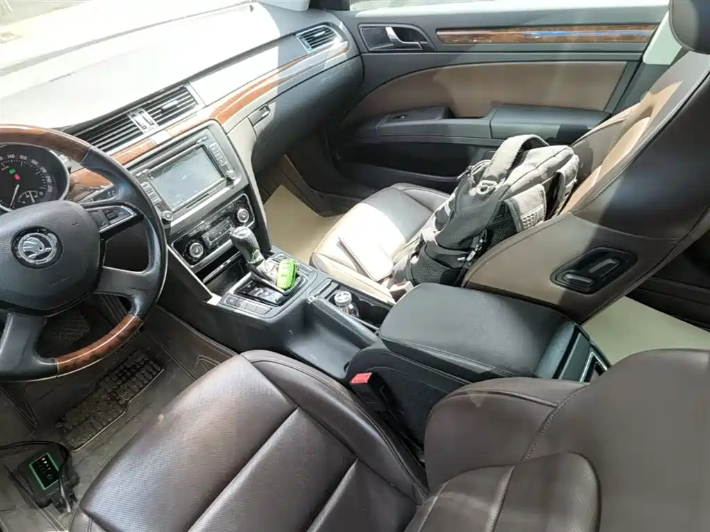 Škoda Superb 2013 2.0TSI DSG Executive Edition фото 14