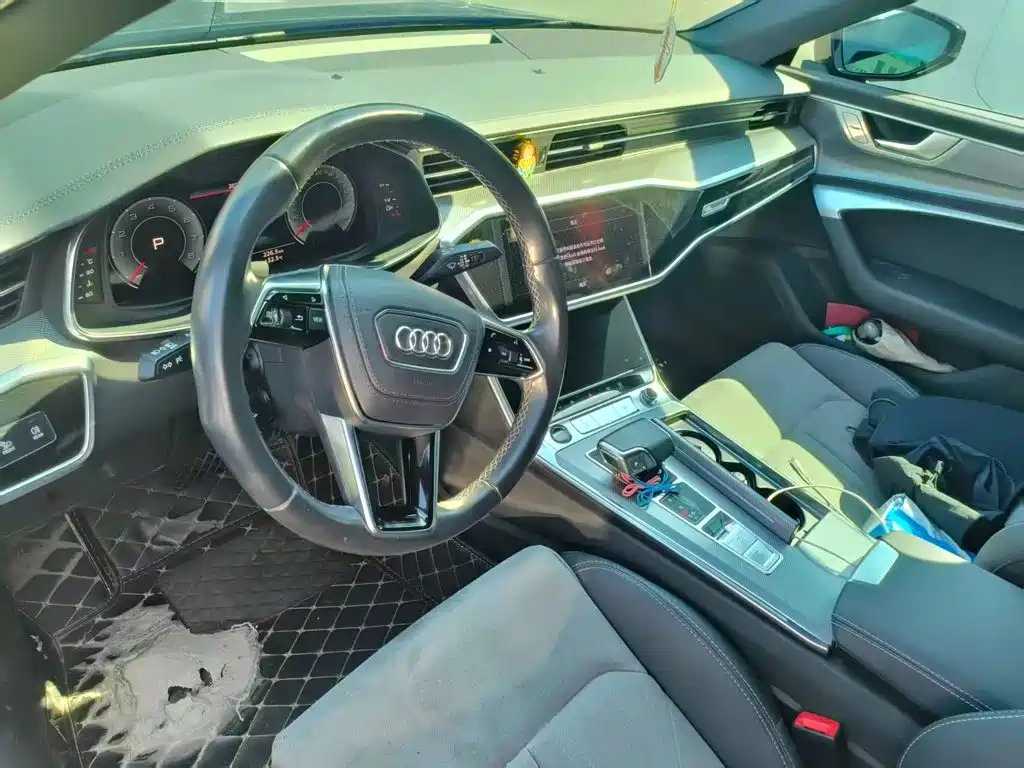 Фото 6 - Audi A6L
