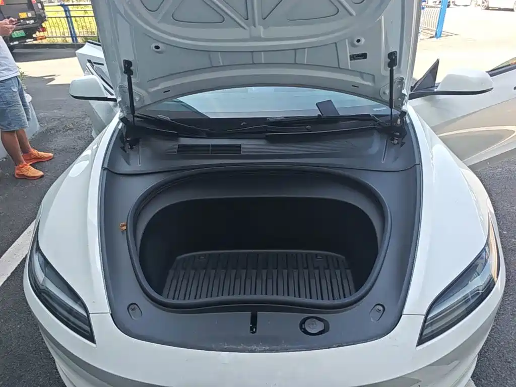 Tesla Model 3 2026 2025 Model Year Facelift Long Range All-Wheel Drive