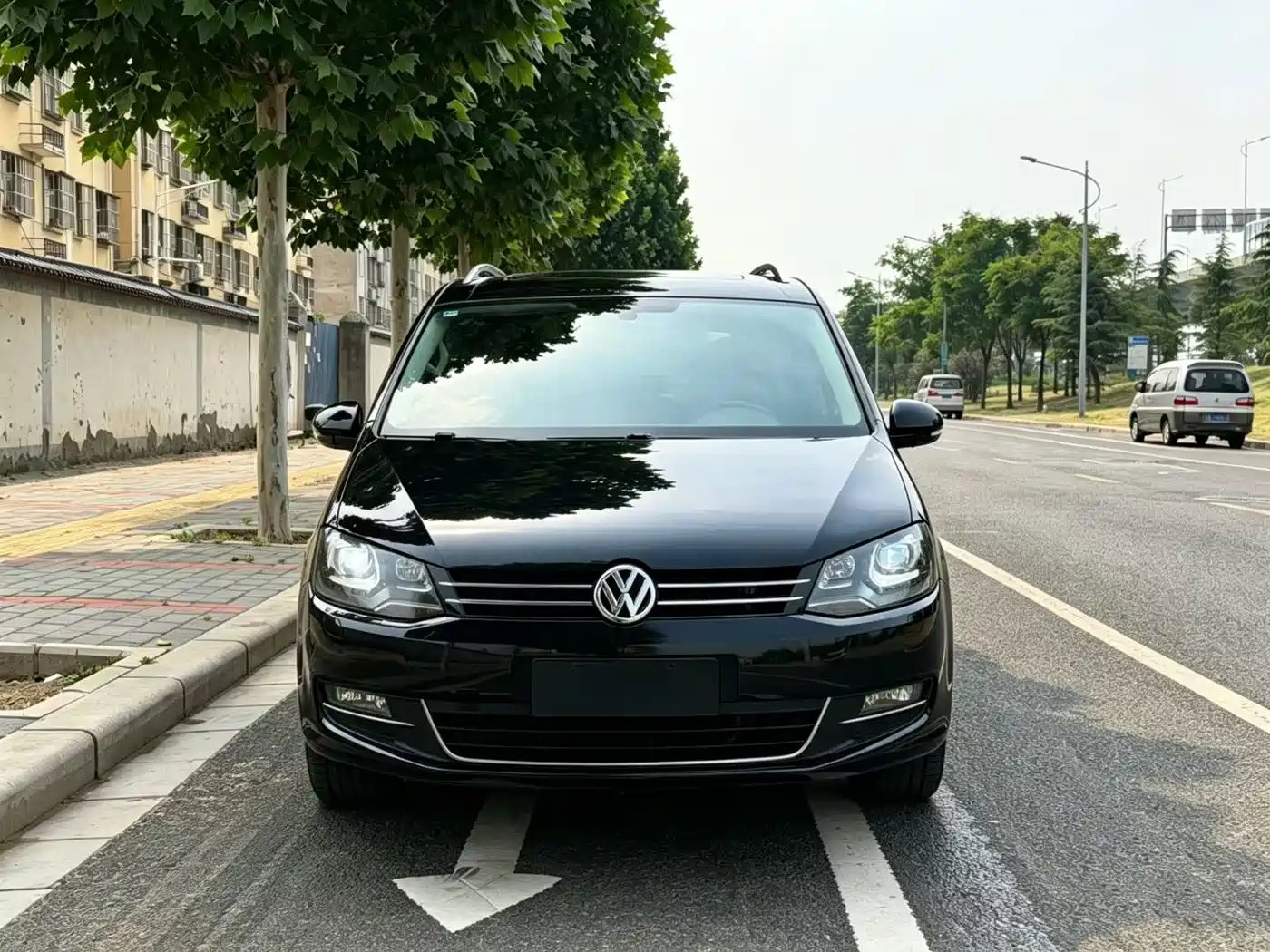 Volkswagen Sharan 2014 2.0TSI Comfort фото 2
