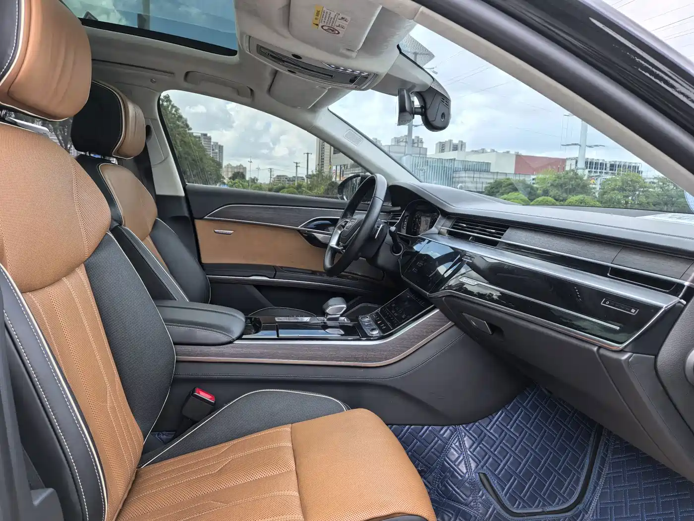Фото 12 - Audi A8