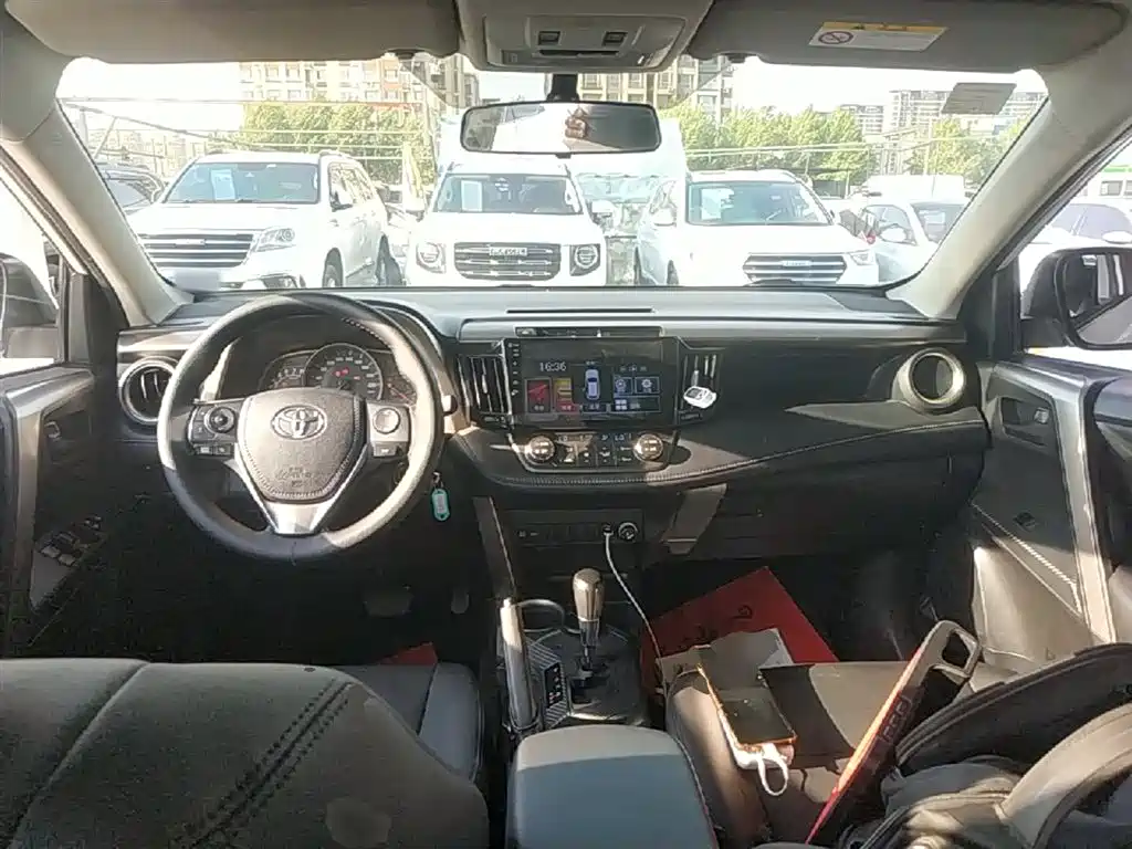 Toyota RAV4 Rongfang 2015 2.0L CVT 2WD Trend Edition фото 10