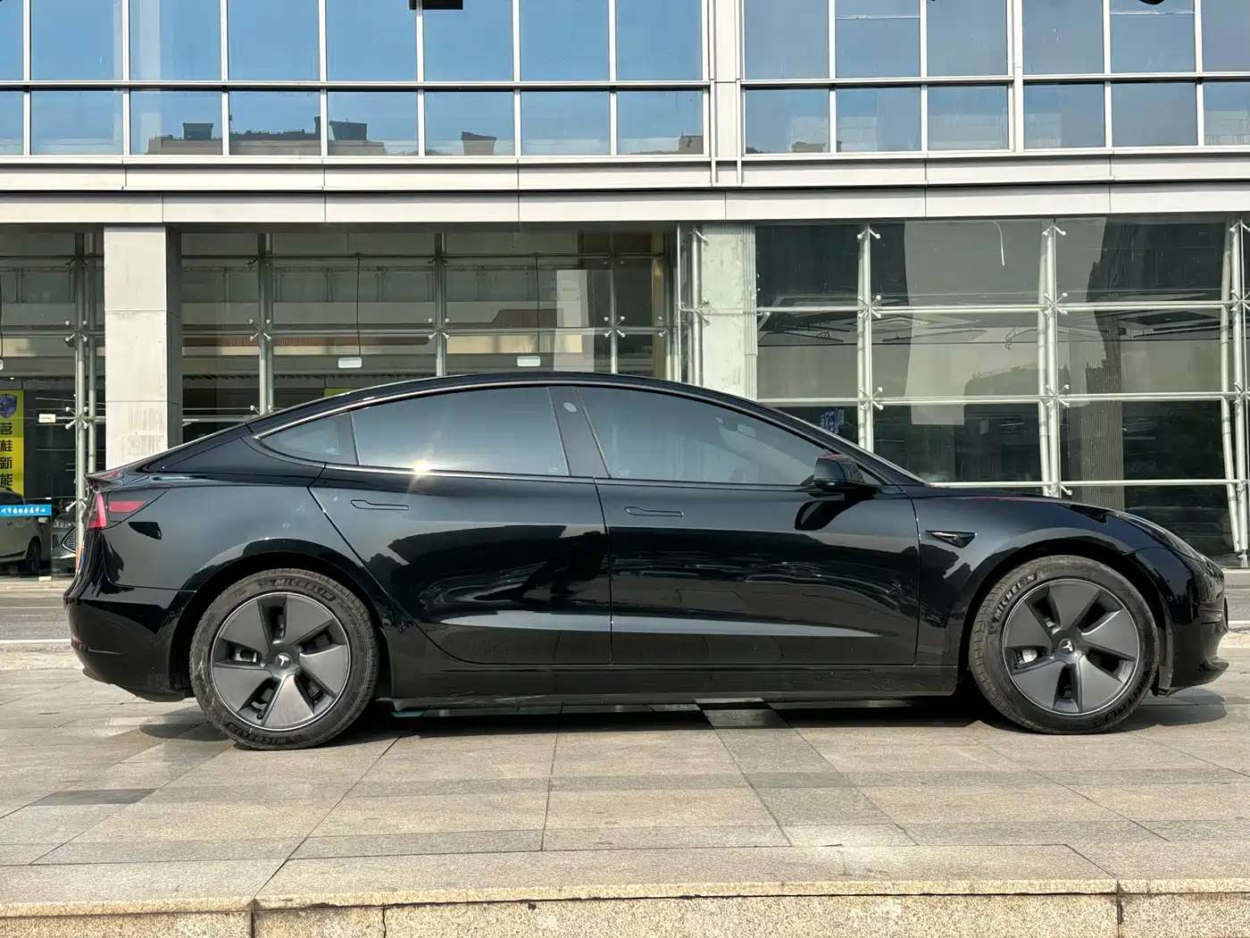 Фото 11 - Tesla Model 3