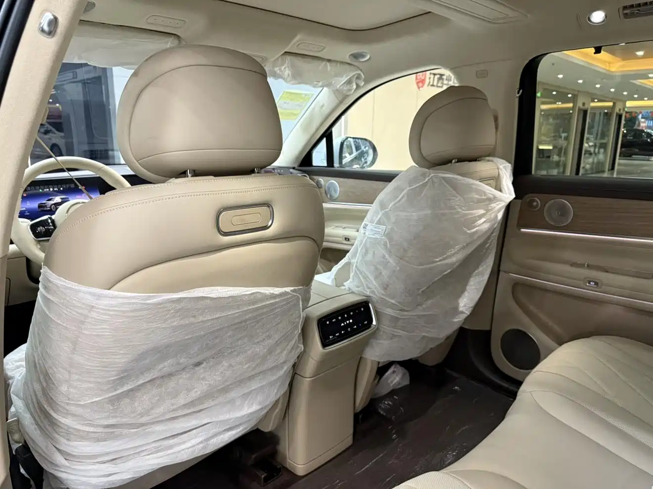 AITO Wenjie AITO M9 2024 Model Extended Range Ultra Edition 52kWh 5-Seater фото 23
