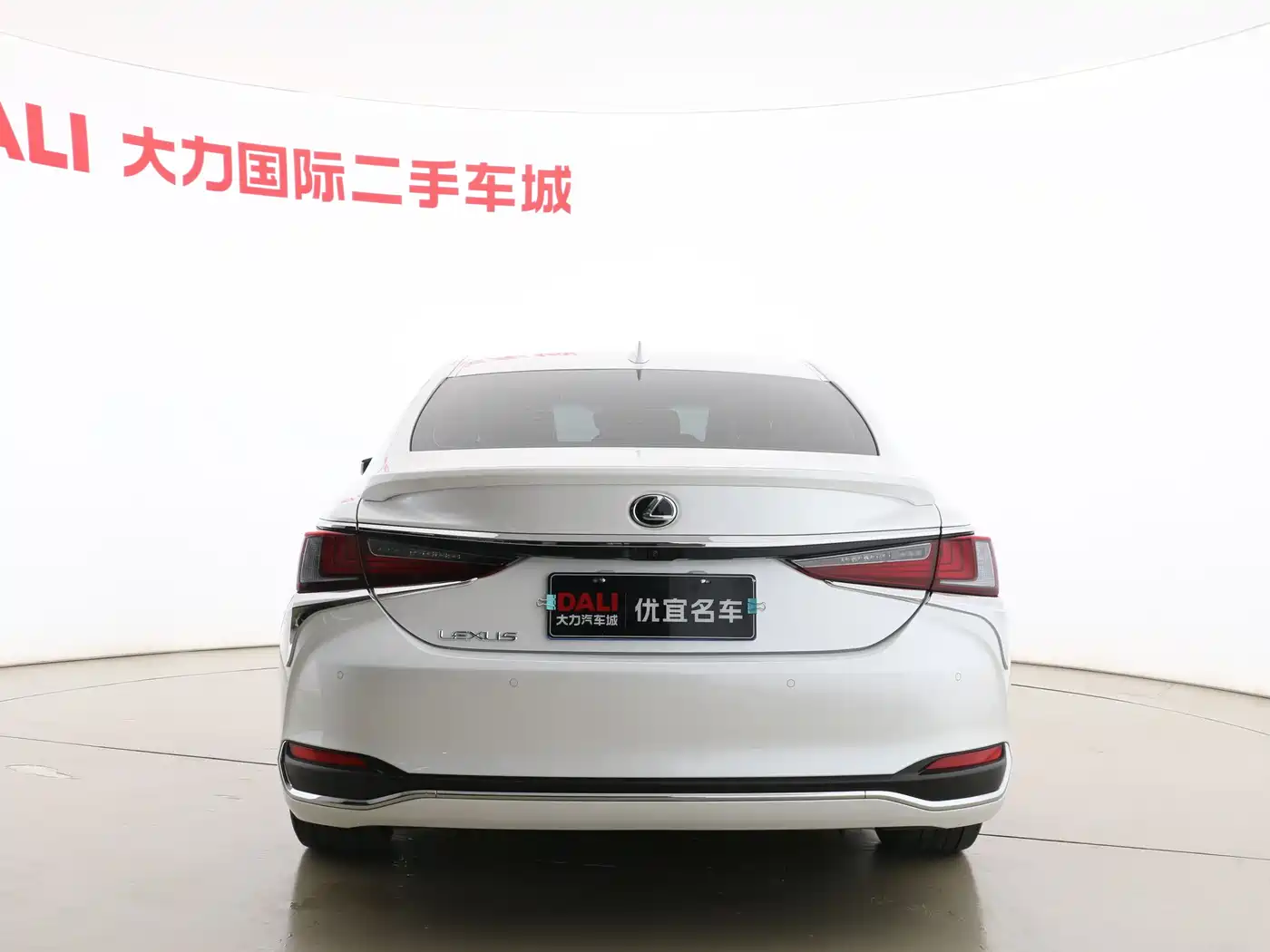 Lexus ES 2022 300h Ultimate Edition фото 15