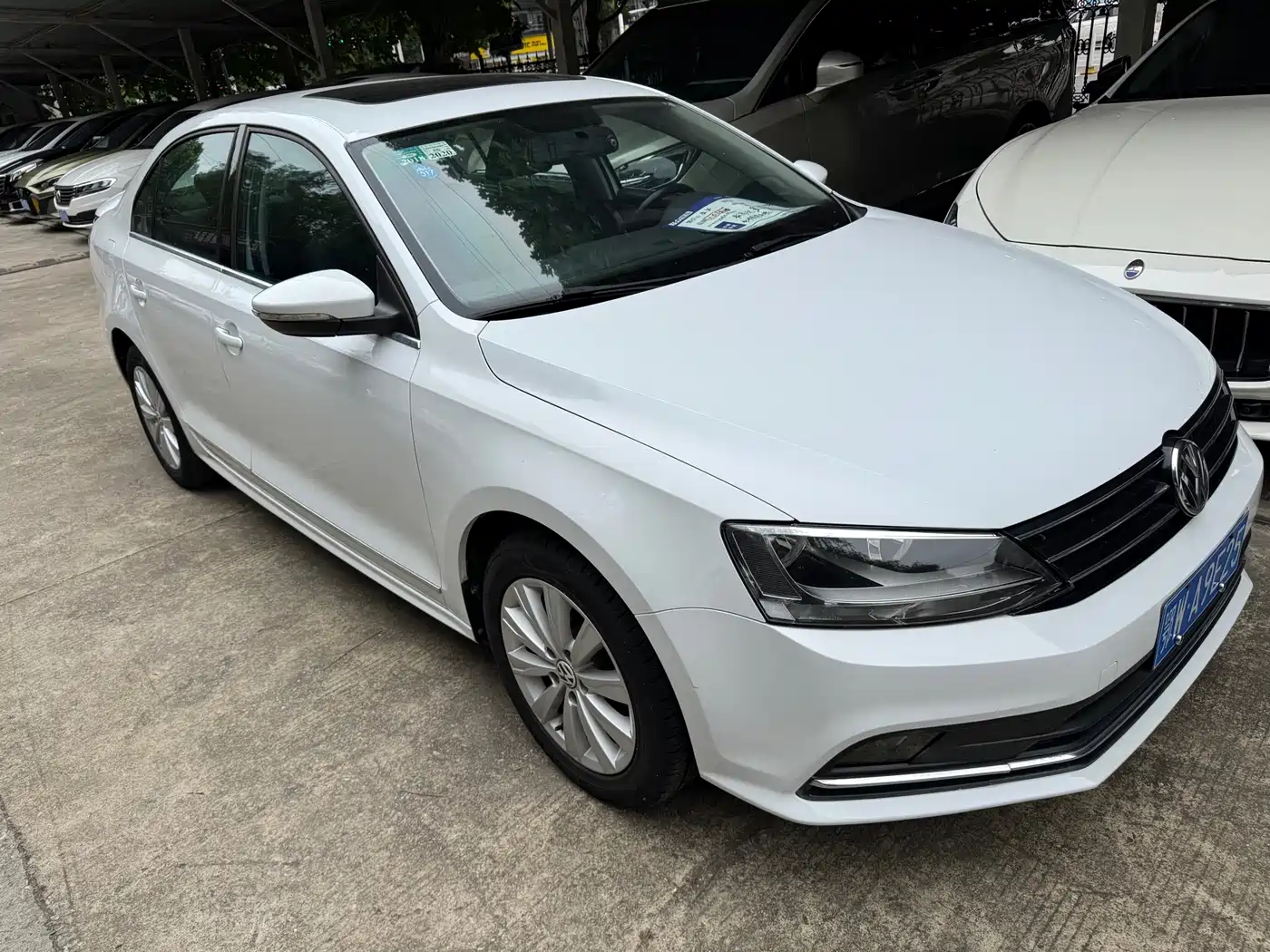 Volkswagen Sagitar 2017 1.6L Automatic Comfort фото 3