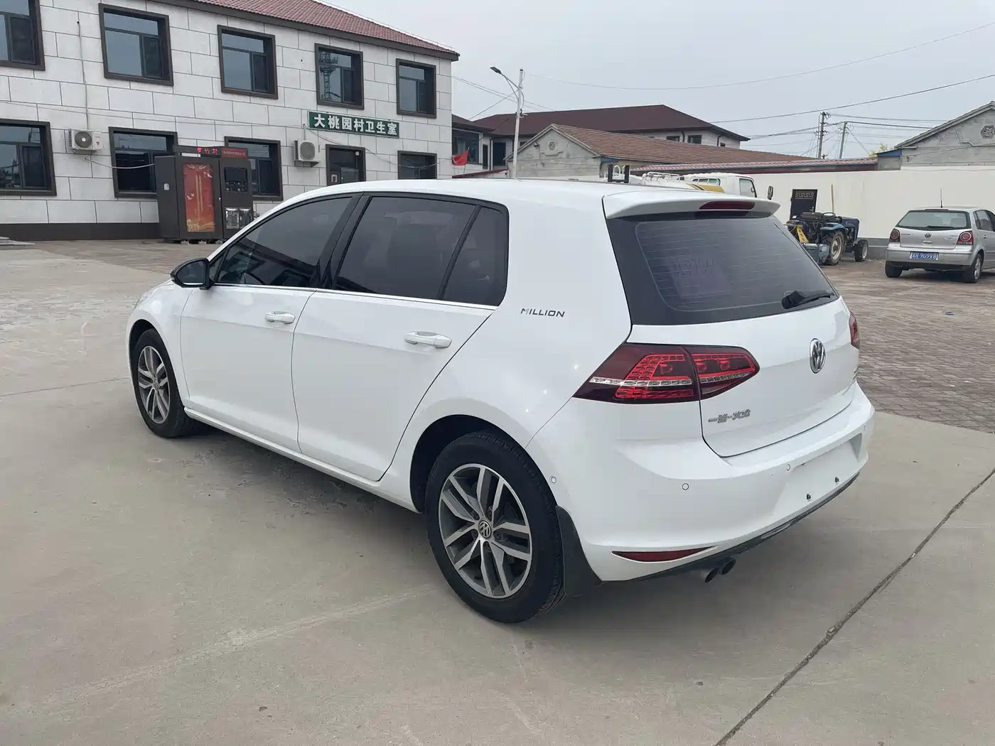 Volkswagen Golf 2017 230TSI Auto Luxury Millionth Anniversary Edition фото 6