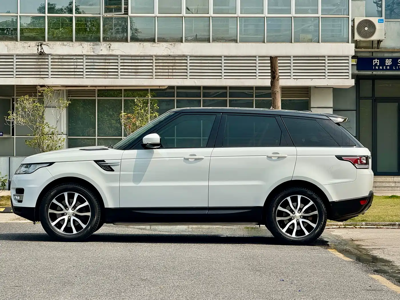 Land Rover Range Rover Sport 2015 3.0 SDV6 HSE DYNAMIC фото 4