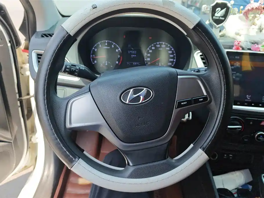 Hyundai Verna 2016 1.4L Automatic Cool Edition GLS фото 15