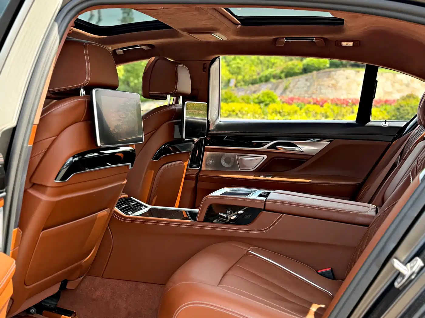 BMW 7 Series 2017 M760Li xDrive Excellence Luxury фото 7