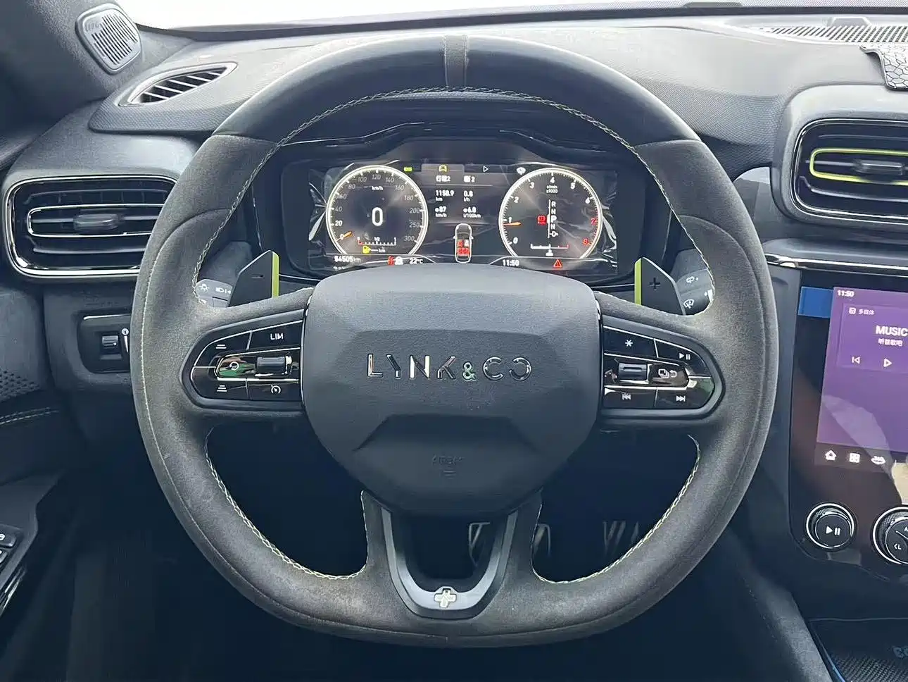 Photo 5 - Lynk & Co 03