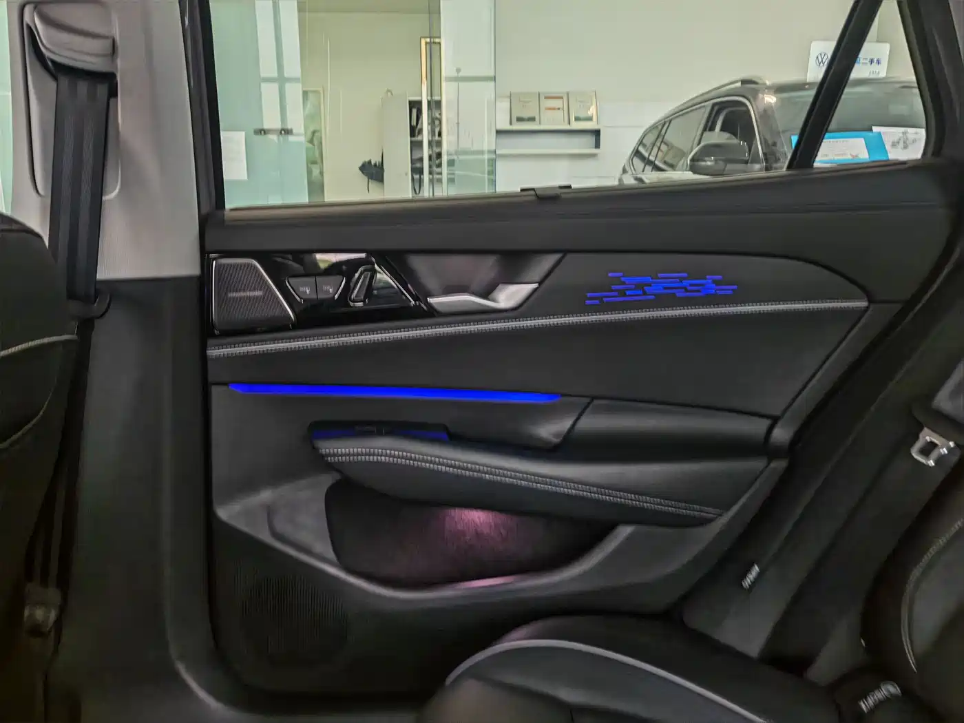 Volkswagen Passat 2025 Model Pro 380TSI Starlight Dragon Premium Edition фото 13