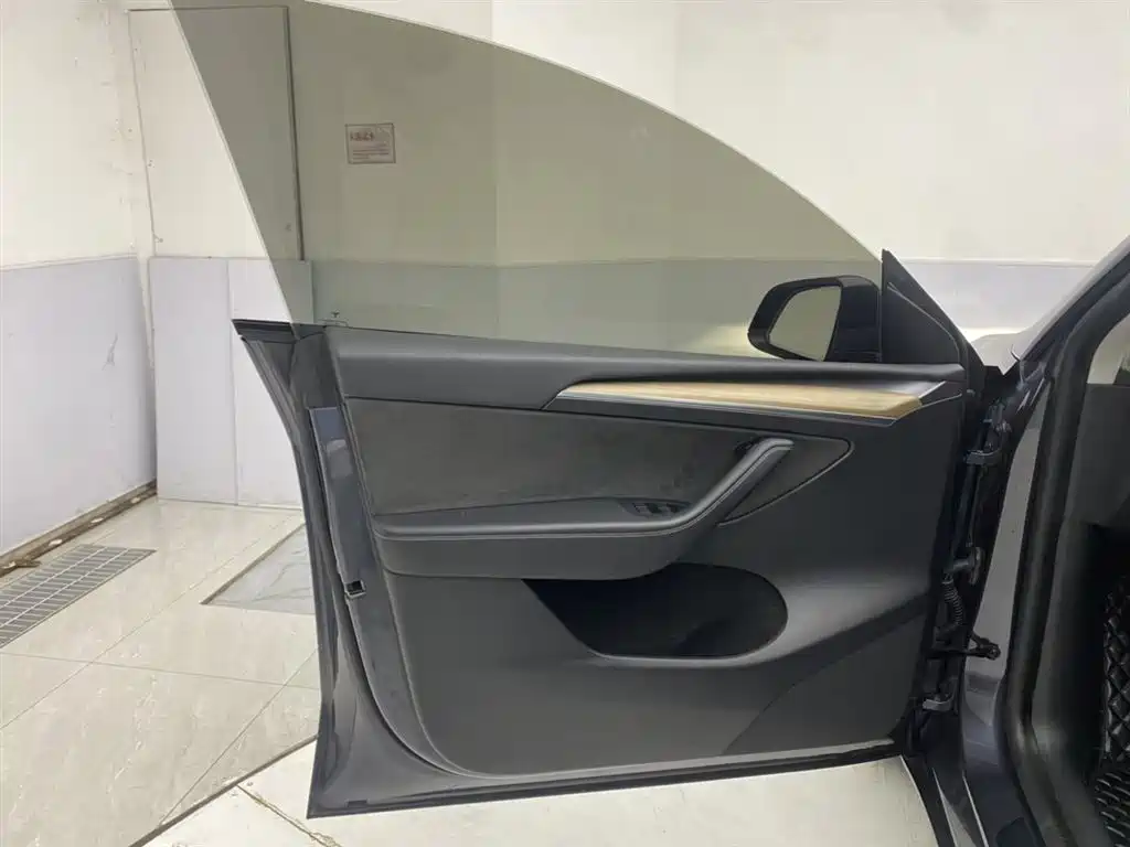  Tesla Model Y 2021 Standard Range Rear-Wheel Drive 16