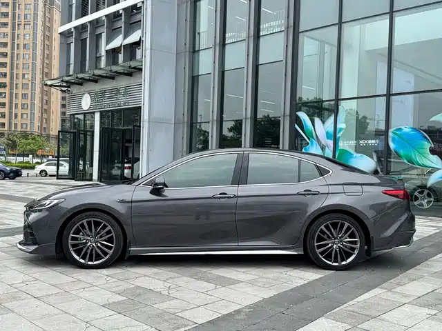 Toyota Camry 2025 Hybrid 2.0HXS Glory Edition — фото 3